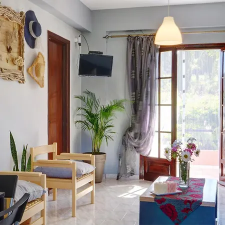 Skaros House