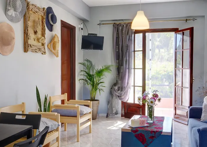 Skaros House
