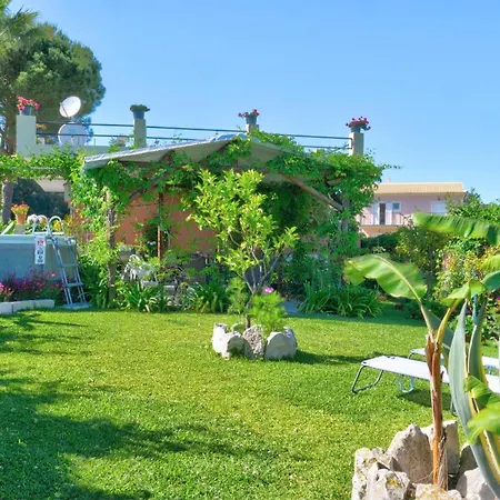 Skaros House Holiday home *